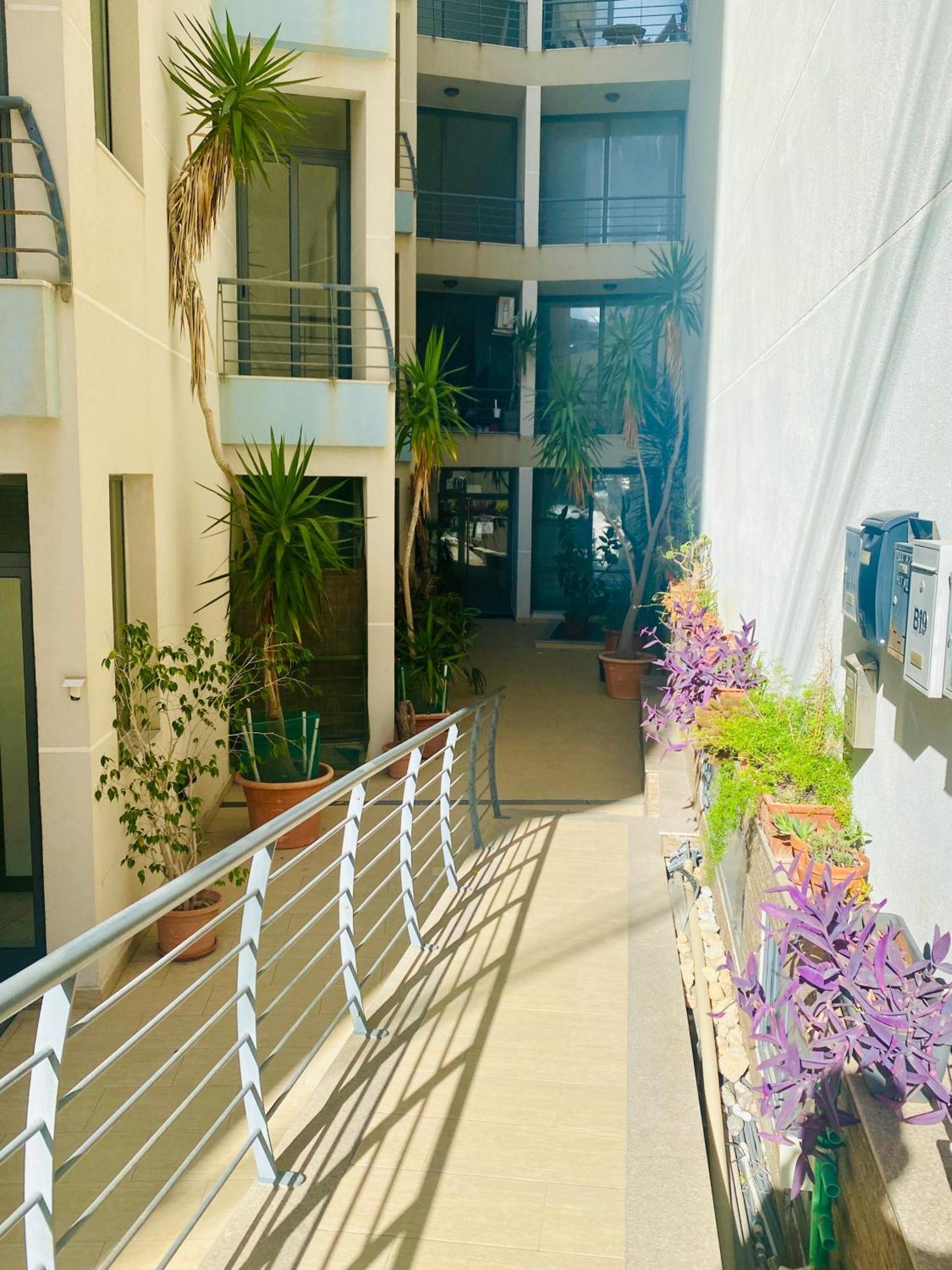 Bugibba Central Modern Apartment St. Paul's Bay Exterior photo
