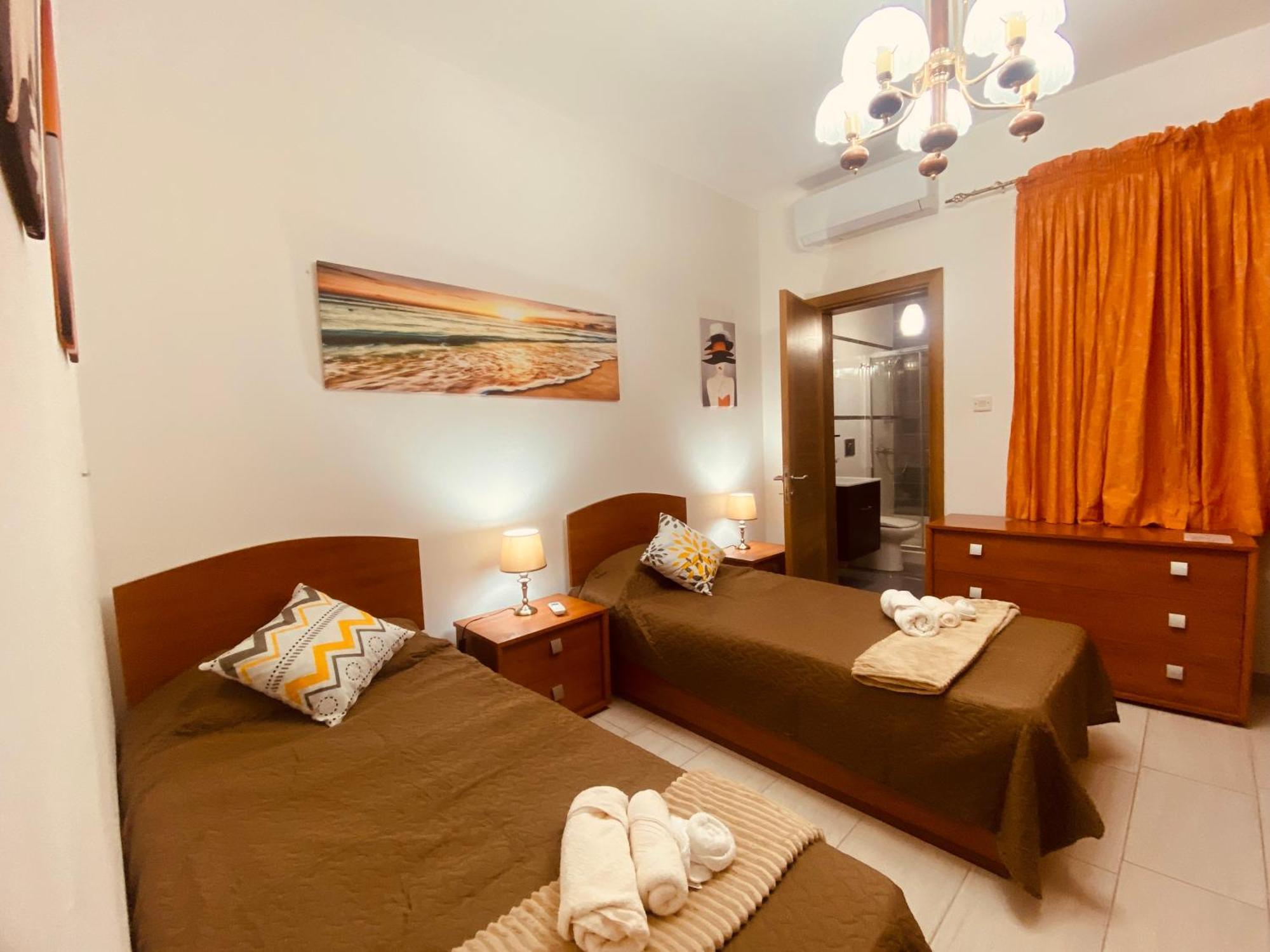 Bugibba Central Modern Apartment St. Paul's Bay Exterior photo