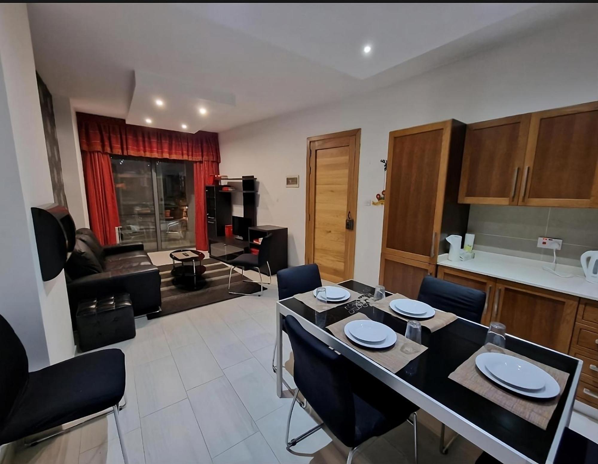 Bugibba Central Modern Apartment St. Paul's Bay Exterior photo